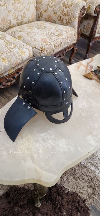 Coif vechi medieval piele  recuzita nituit