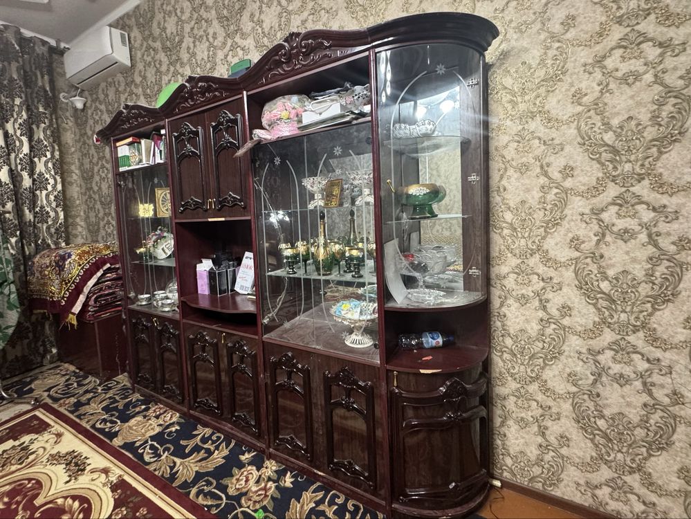 Стенка, сервант, шкаф сотилади