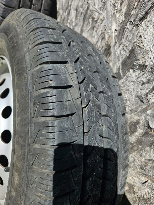 Vând cauciucuri Volkswagen T4.