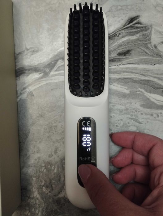 Безжична изглаждаща четка за коса