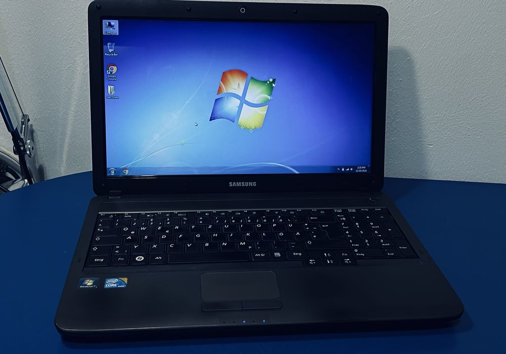 Vand Laptop Samsung i3