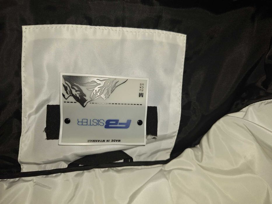 Дамско зимно бяло яке.