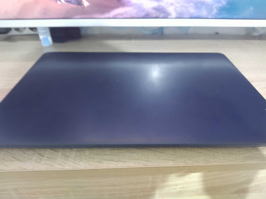 Laptop Lenovo IdeaPad – bun de muncă & browsing, stare bună