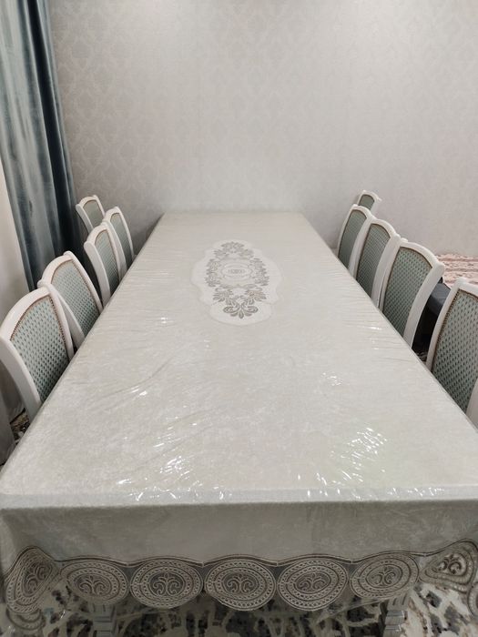 Продам стол гостевой почти новый