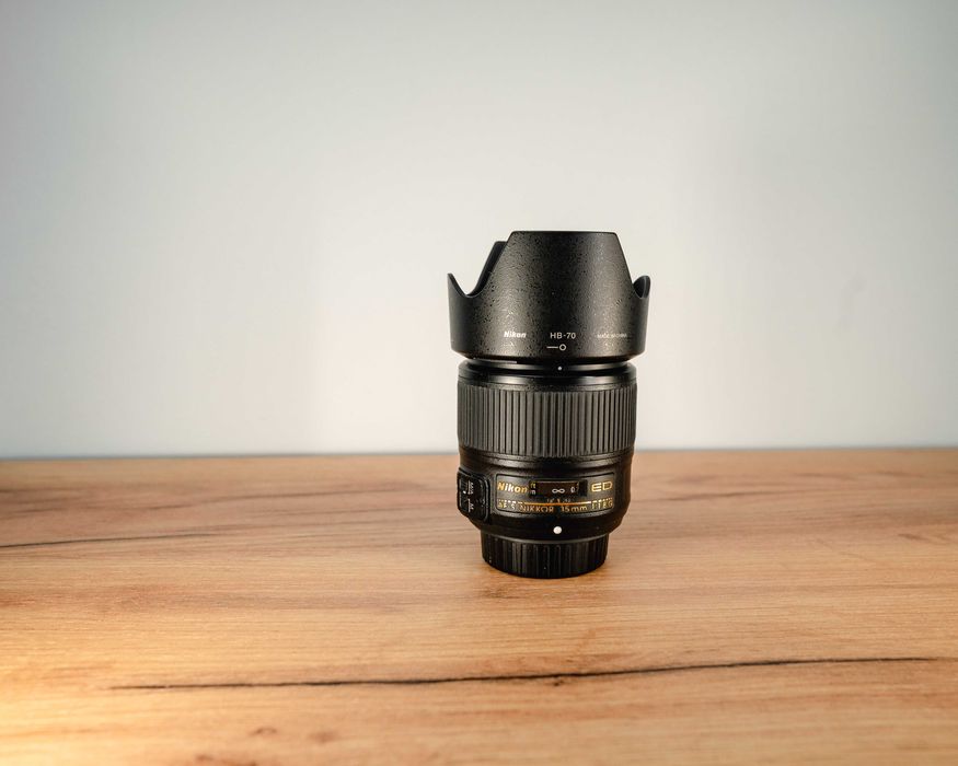 Nikon D610 + Obiectiv Nikon 35mm fx + Blit Yongnuo YN568EX III + Grip