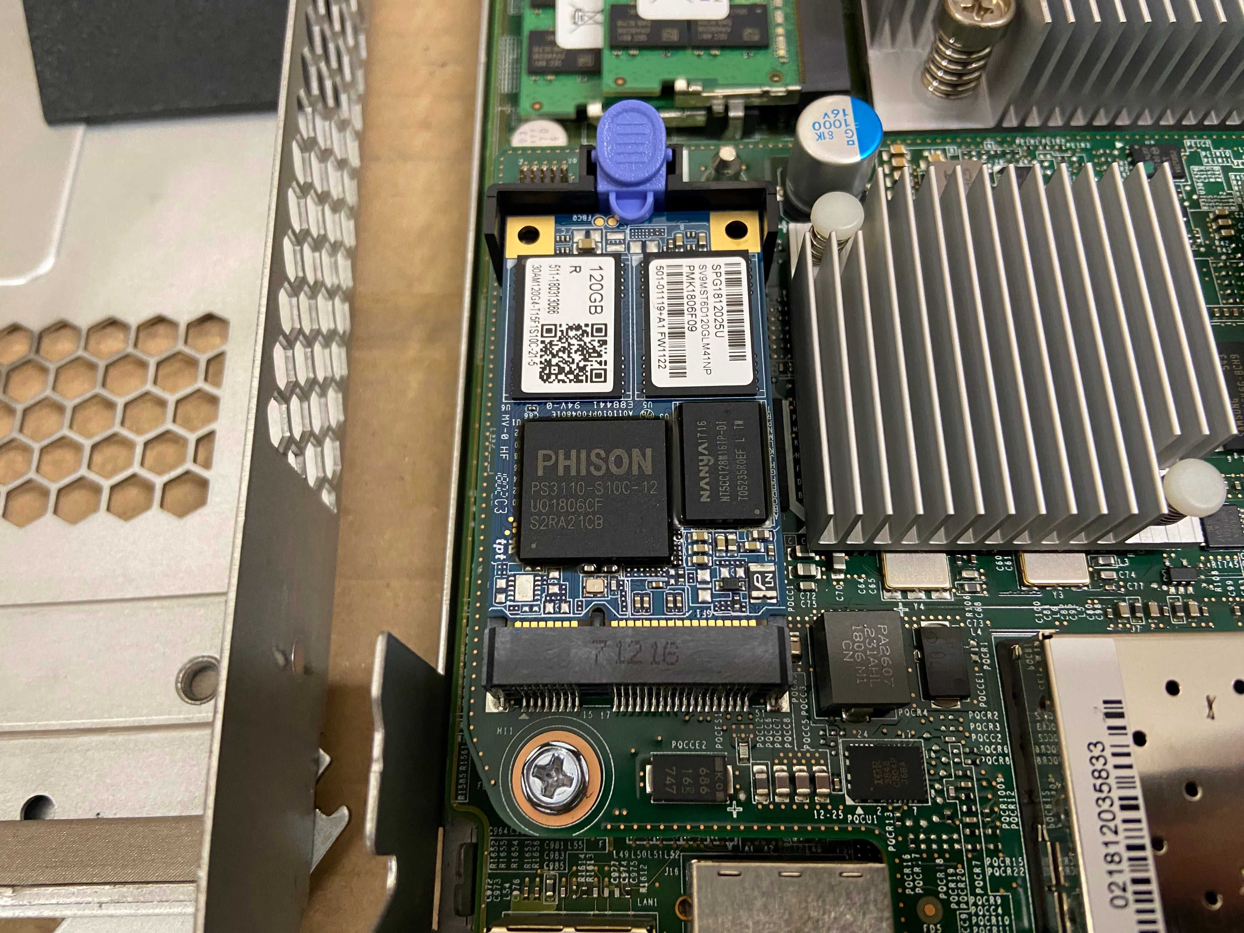 Сторидж NetApp FAS2620 12 x 3.5" SAS SATA, 10GbE iSCSI FC