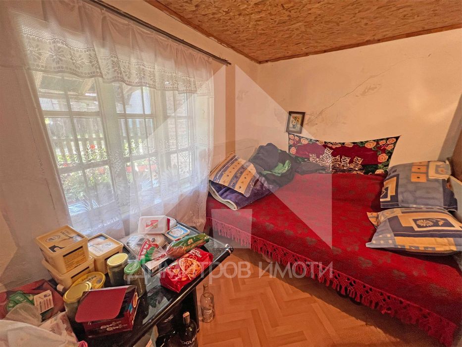 Продава едноетажна, тухлена къща в с. Писарево (обл. Шумен). ТОП имот!