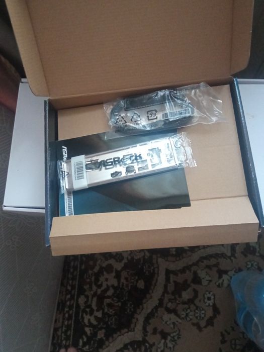 Продам новый комплект i5 10400f Asrock h470