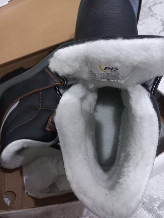 Продается спецобувь