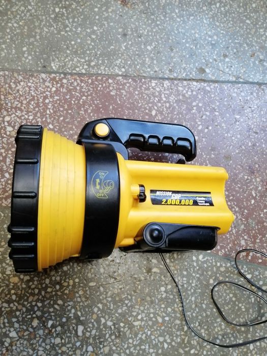 Lanterna profesionala proiector