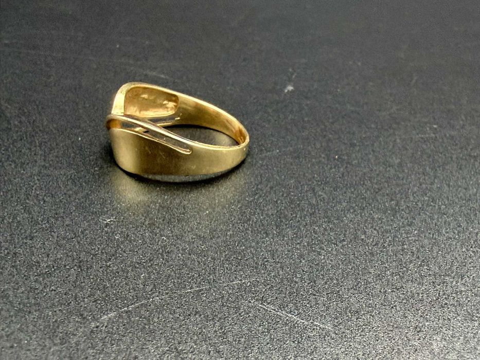 Dracula Amanet: Inel de aur 3,82gr/14K.