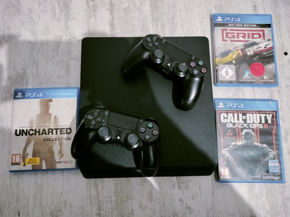 PS4 slim de 500 GB 2 manete plus 3 jocuri