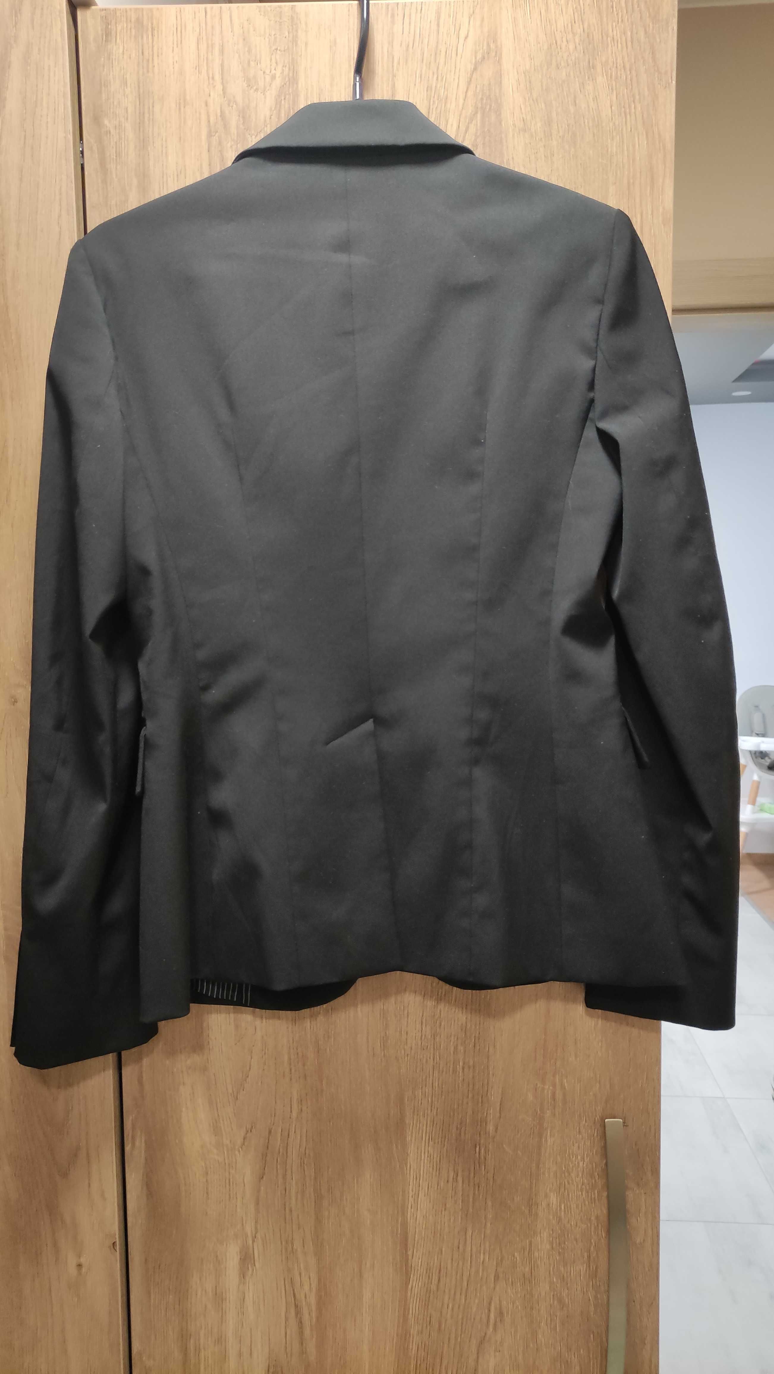 Дамско черно сако размер 42 ( S-M)