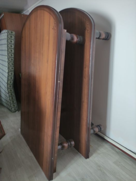 Гостинный стол. разборный