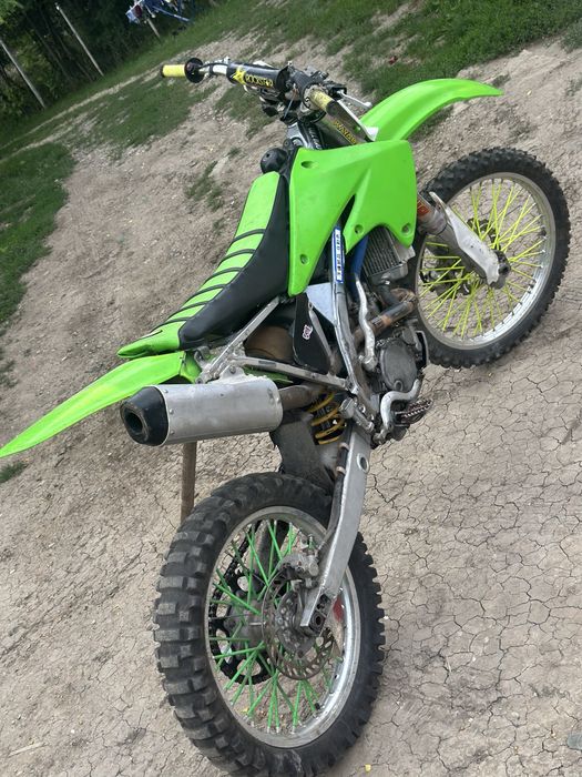 Vand urgent Motocross  Kawasaki 250 mai multe detali in privat