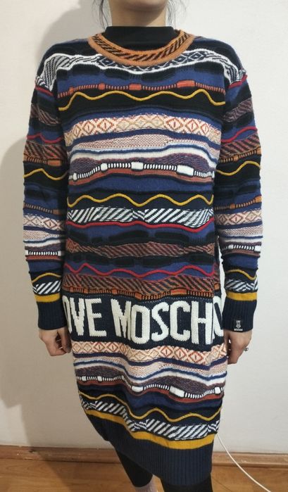 Bluză de corp Ortovox și rochie Moschino