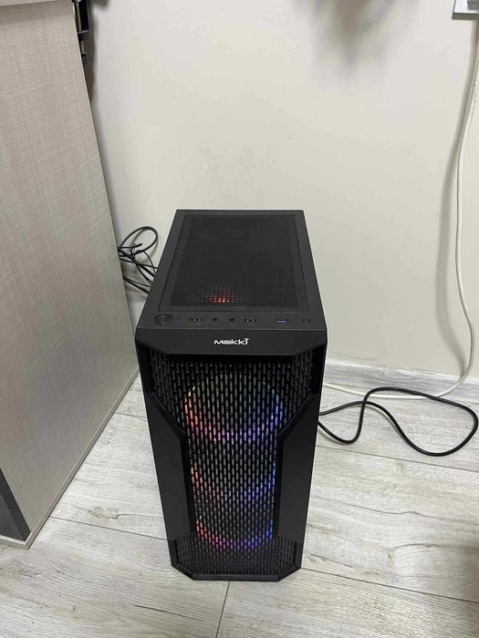 Продава се Компютър за игри