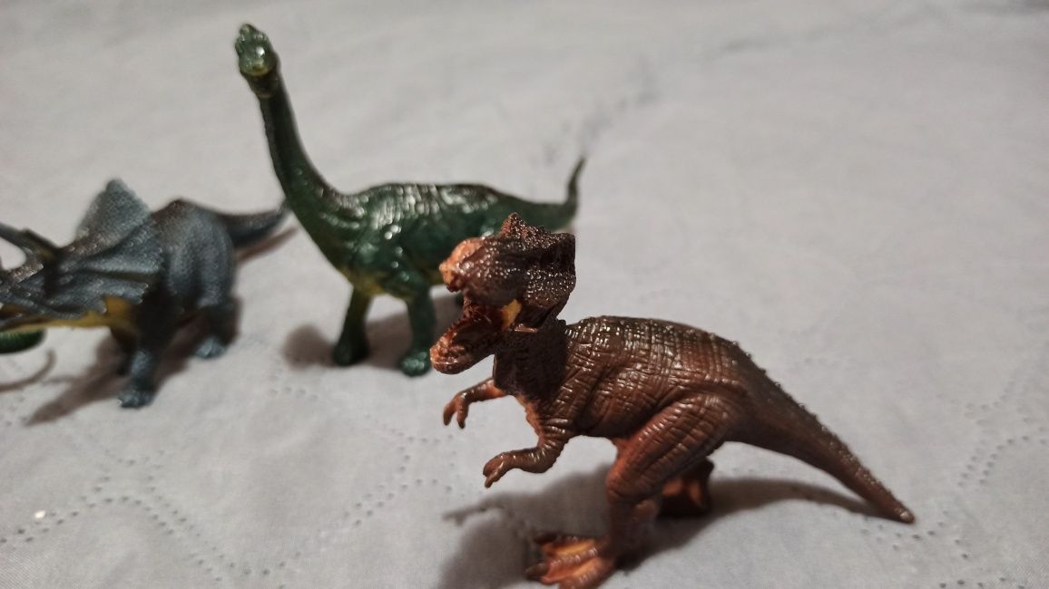 Set 4 dinozauri de jucarie
