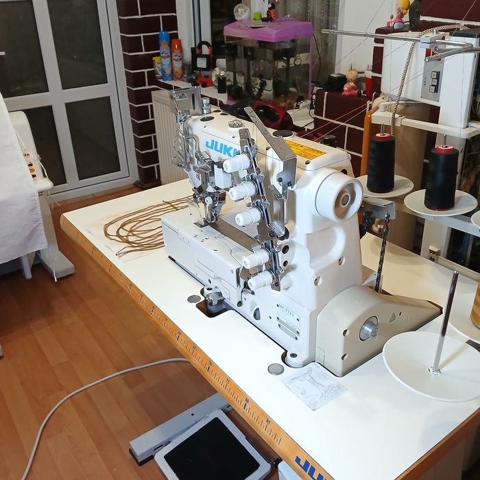 Masina de cusut JUKI typ uberdeck cu 3 ace 5 fire