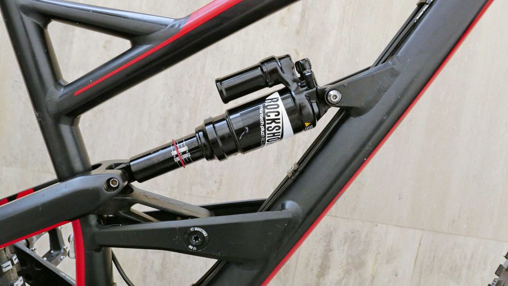 YT Capra AL Comp, 27.5 М, RockShox Lyrik 170 ход, 1x 11 SRAM GX