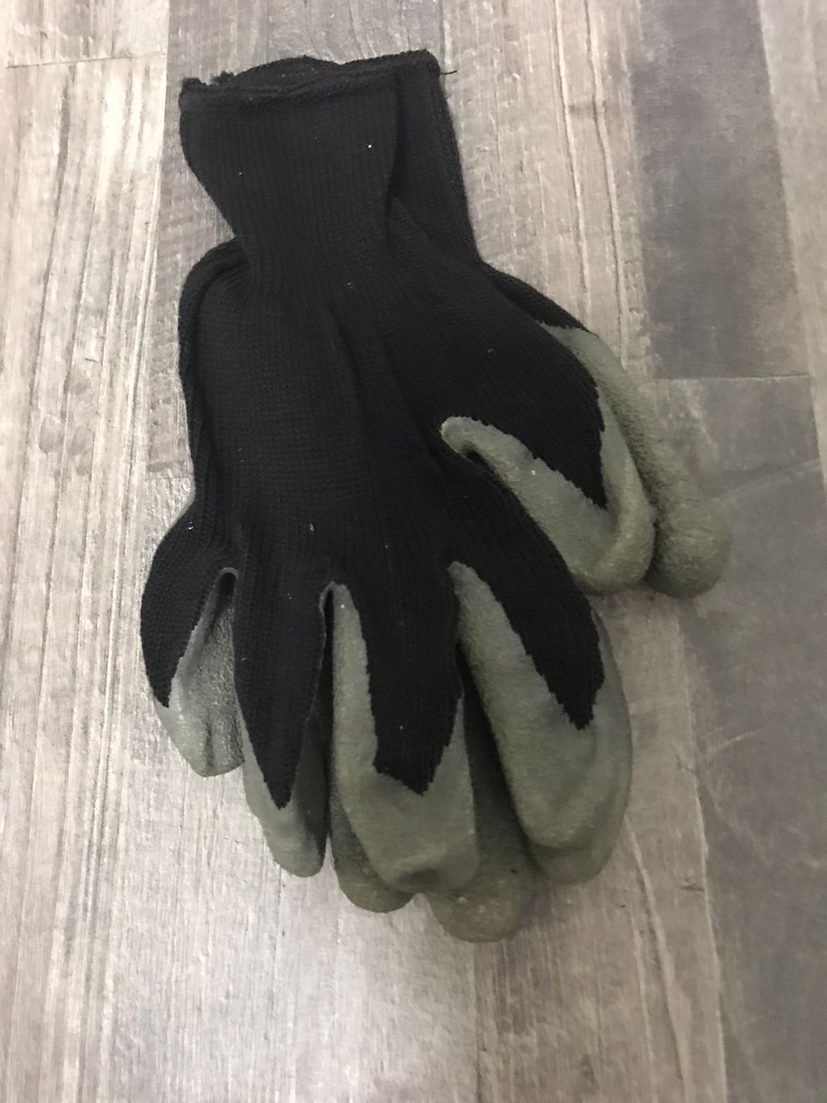 Разные рабочие перчатки