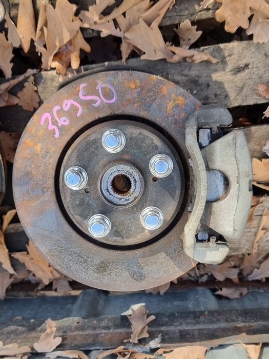 Диски тормозные задние передние на Toyota Estima 2008 год .