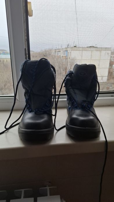 Продам зимние рабочие ботинки