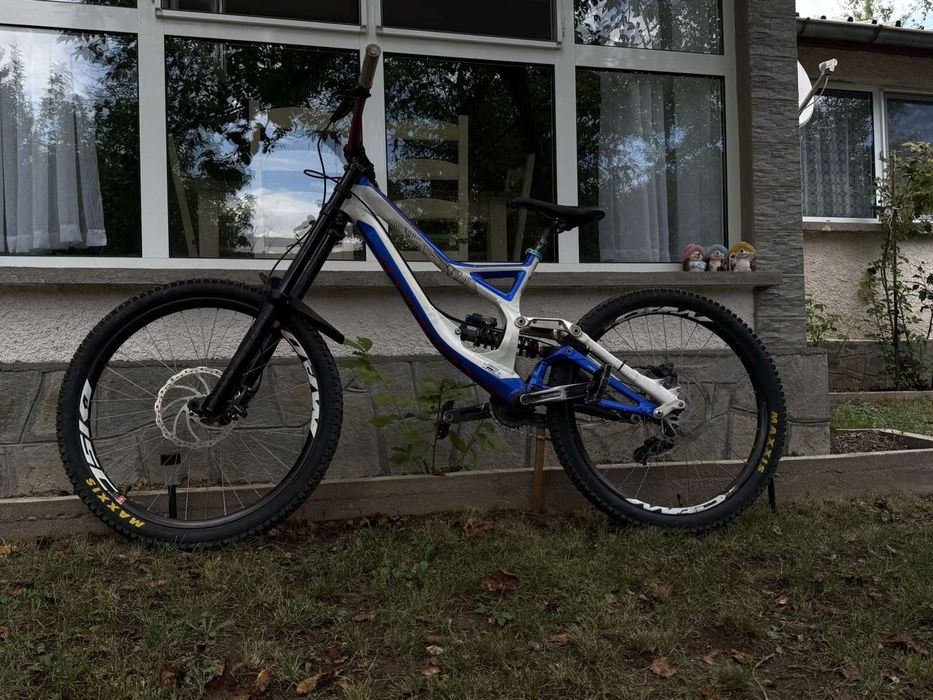 Specialized demo 8