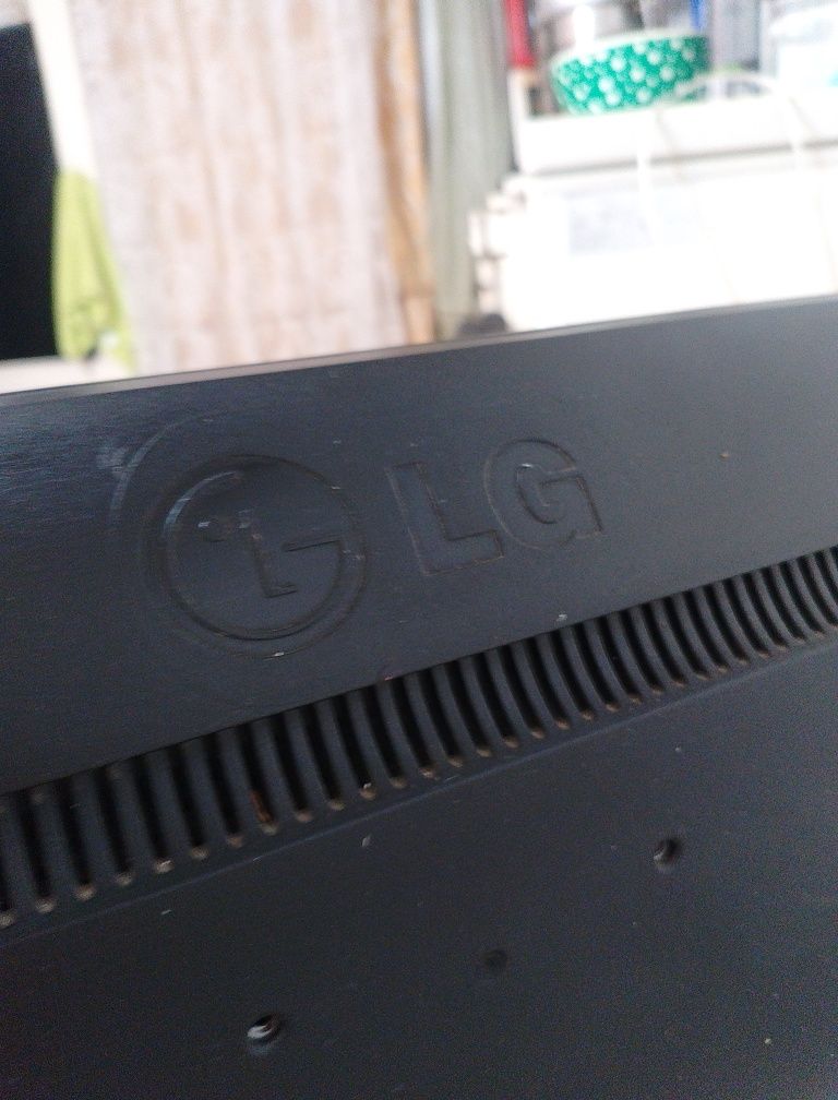Манитор LG FLATRON W 1946S-BF
