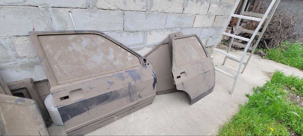 двери автомобиля ВАЗ 2109