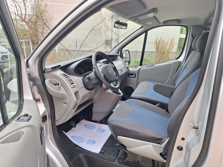 Renault Trafic 8+1 locuri