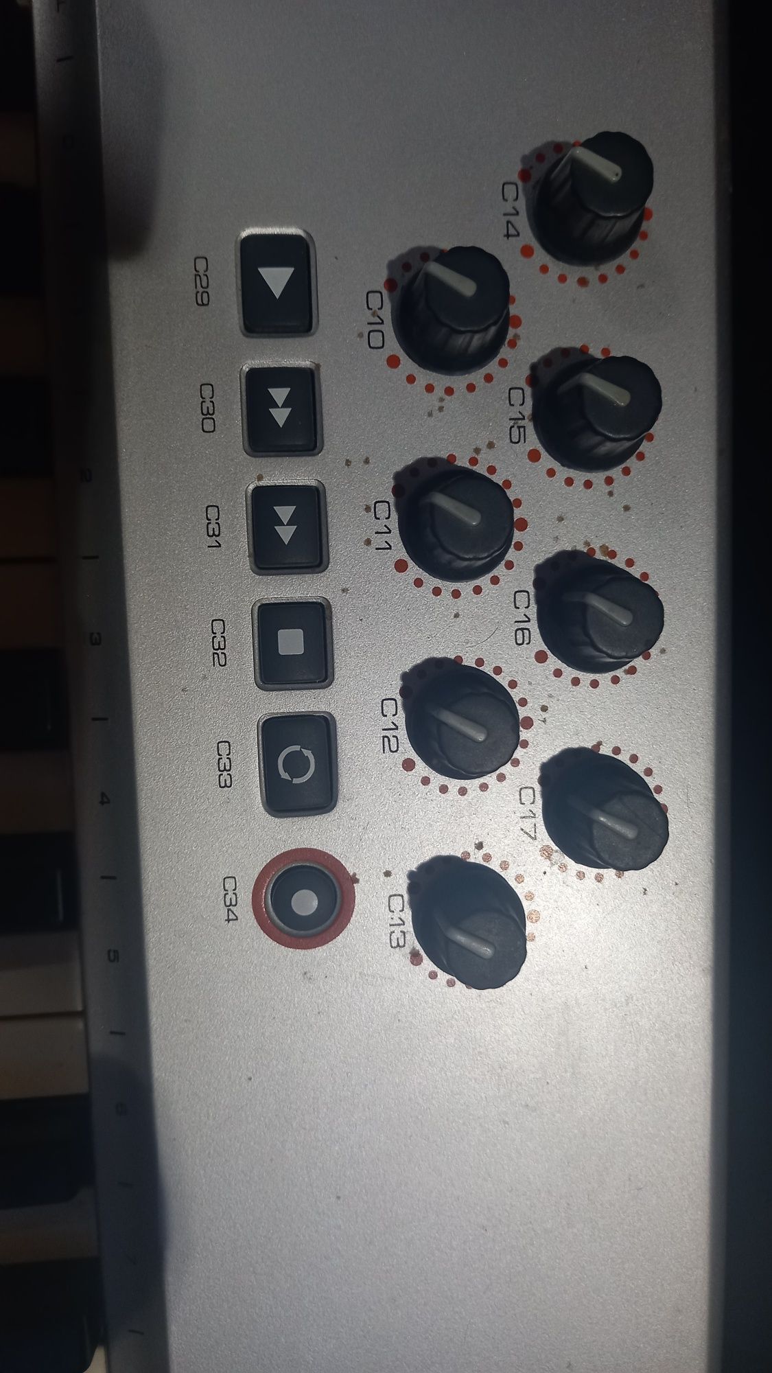 Продам синтезатор MIDI-контроллер
