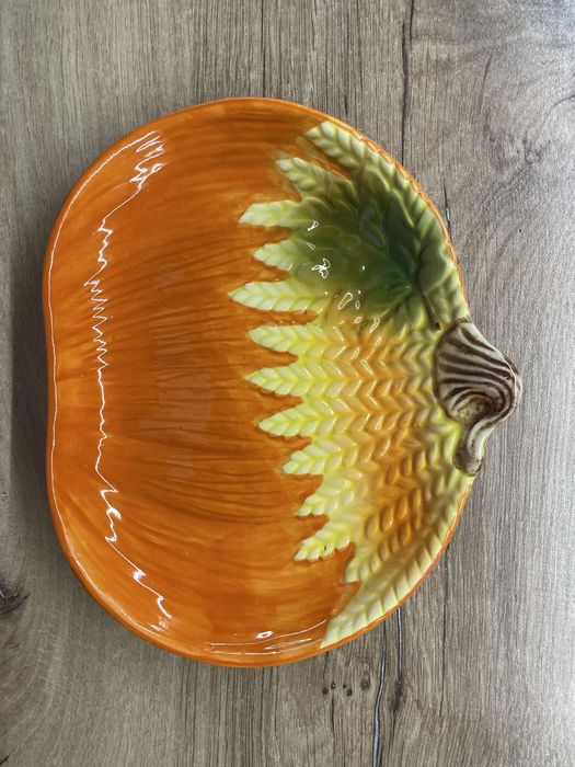 Декоративная тарелка в виде тыквы