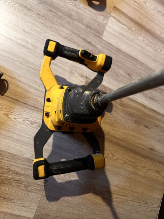 Vand malaxor dewalt DCD 240 N