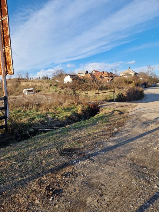 Vind 2 h de teren intravilan în Rîureni .