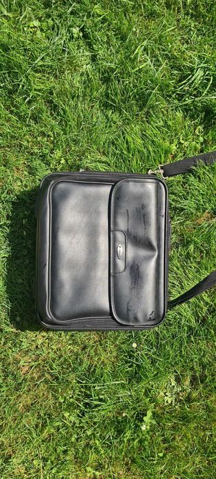 Geantă Targus pentru laptop – profesională, stare impecabilă
