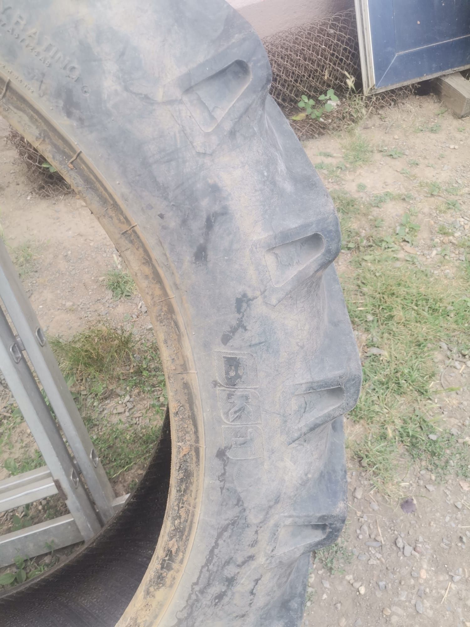 Anvelop 12.4 R36