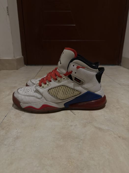Jordan 270 Mars (sireturi custom)