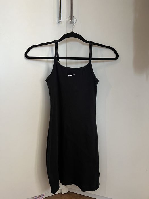 рокля Nike        .