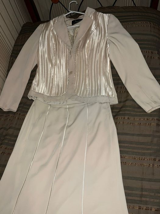 Продам костюм тройка