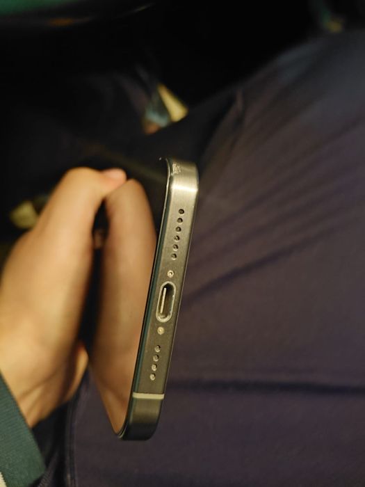 Vand iphone 15 pro max 100% baterie