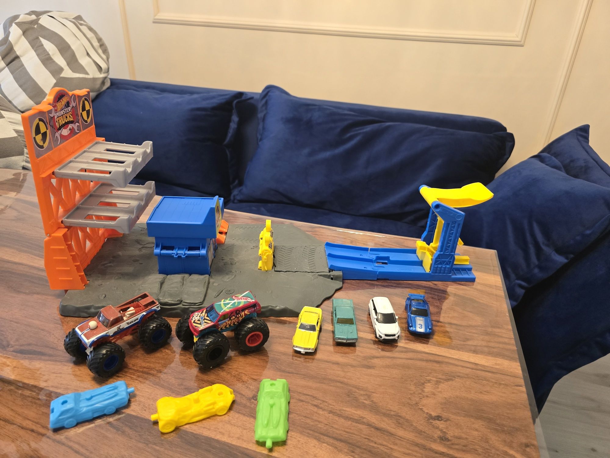 Blast station Hot Wheels Monster truck masinute copii circuit