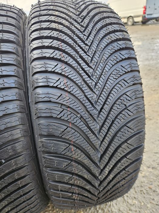 Vând anvelope iarna Noi 205/45/17 205/45r17 MICHELIN