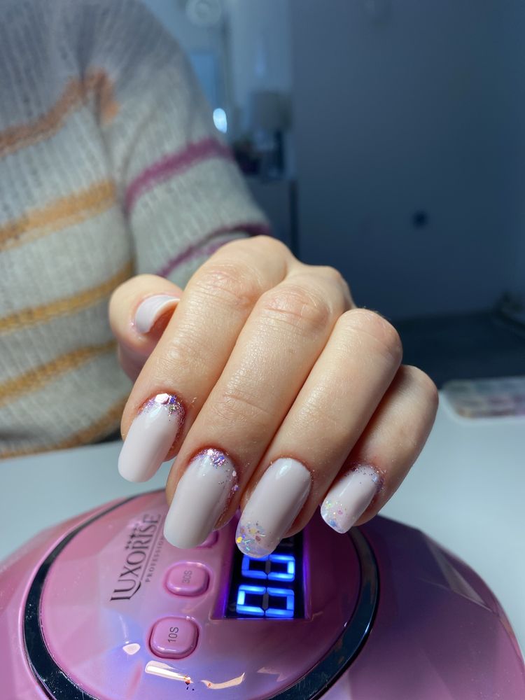 Unghii semi si gel