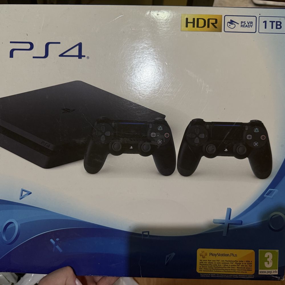 Продавам PlayStation 4