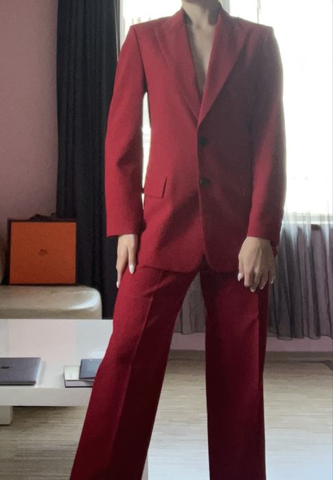 Червен костюм на Zara