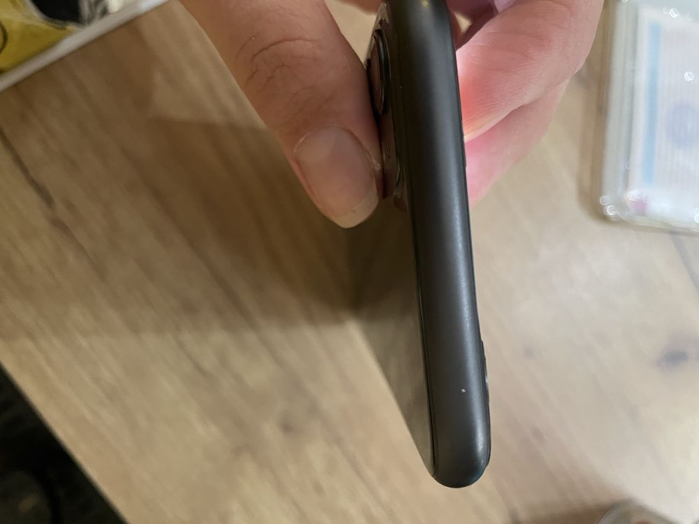 Здравйете Продавам Iphone 11