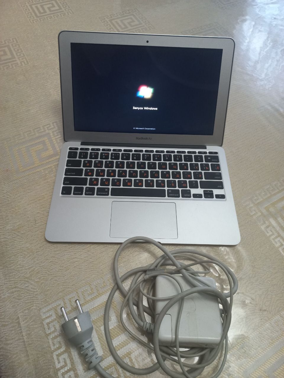 MacBook ideal holatda