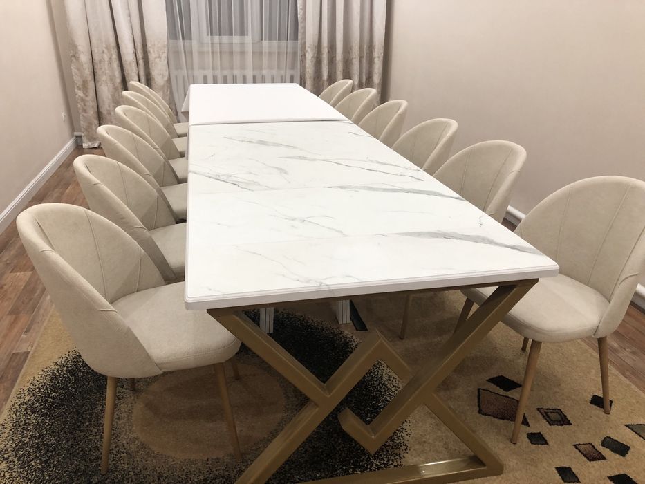 Почти новый стол трансформер на 4 м