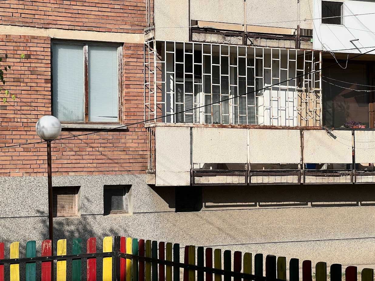 Продавам едностаен апартамент (гарсониера) 33 кв.м – Център, Кнежа